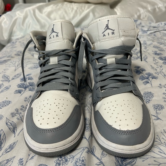 Nike grey and white womens size 8.5 Jordan mids. - Picture 3 of 5